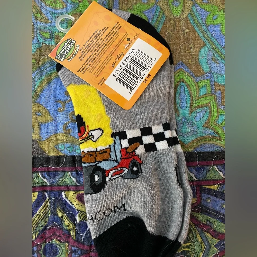 3 pr. of SpongeBob socks & 2 packs Defenders & 1 Galactic Battles make-it blocks